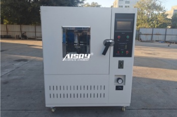 換氣老化試驗箱如何實現(xiàn)氣體交換與溫度同步控制